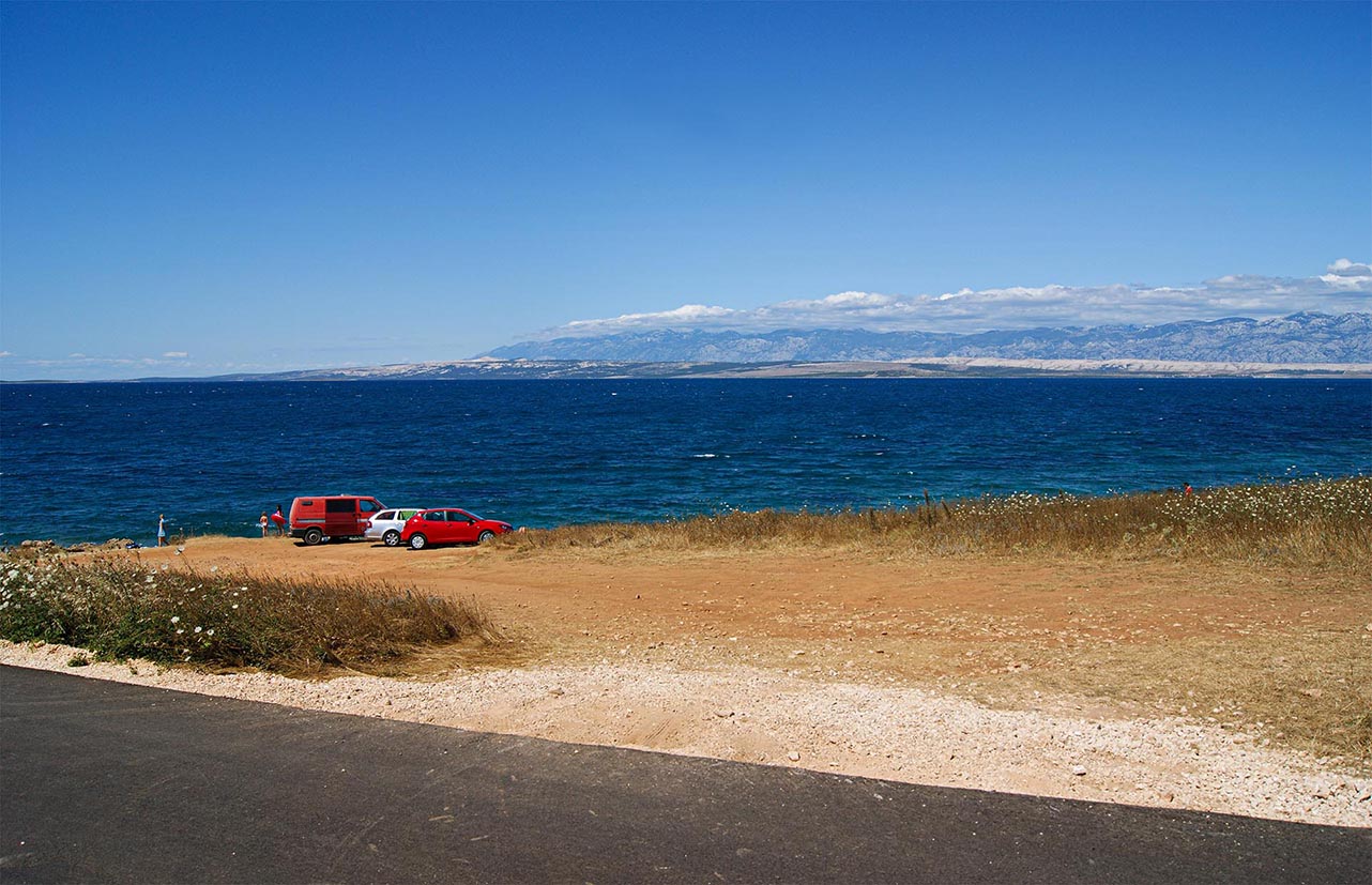 ocean view wigth mountains in the background